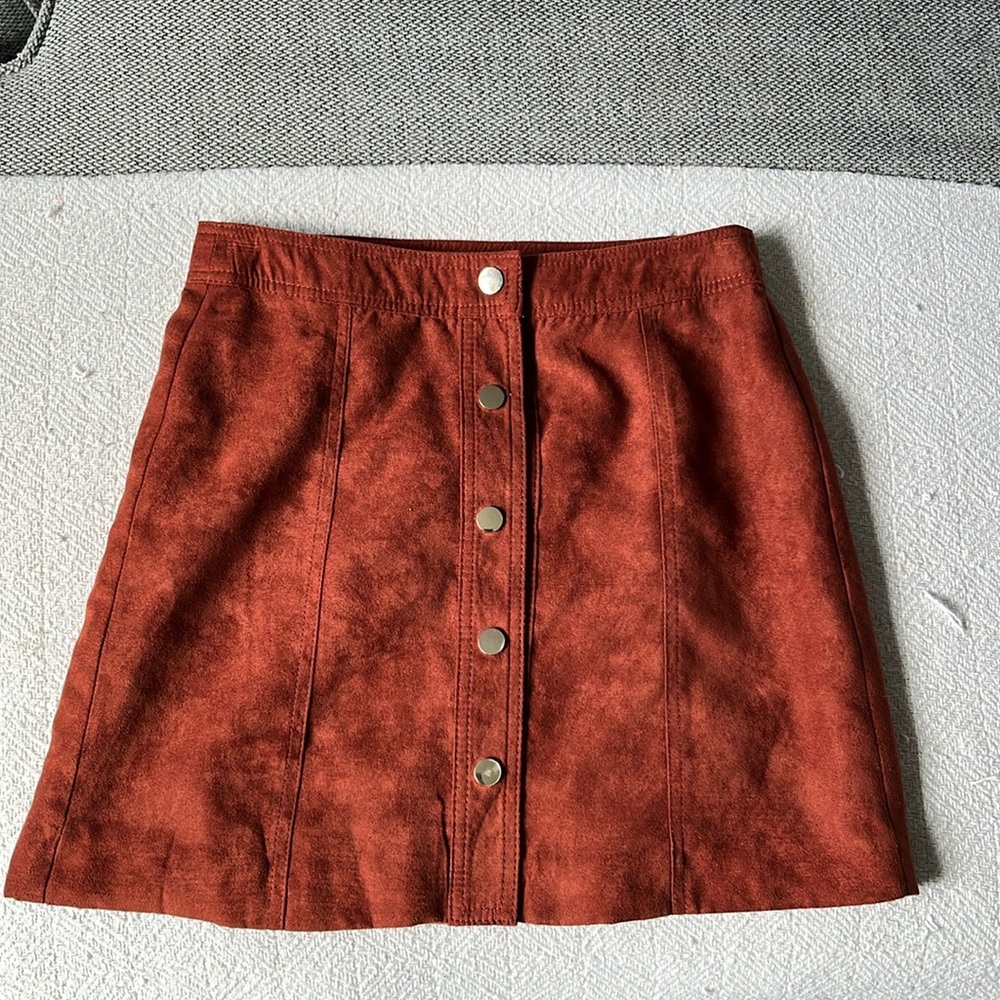 Women’s Small cute button up skirt. Burnt orange. Gold buttons! Forever 21